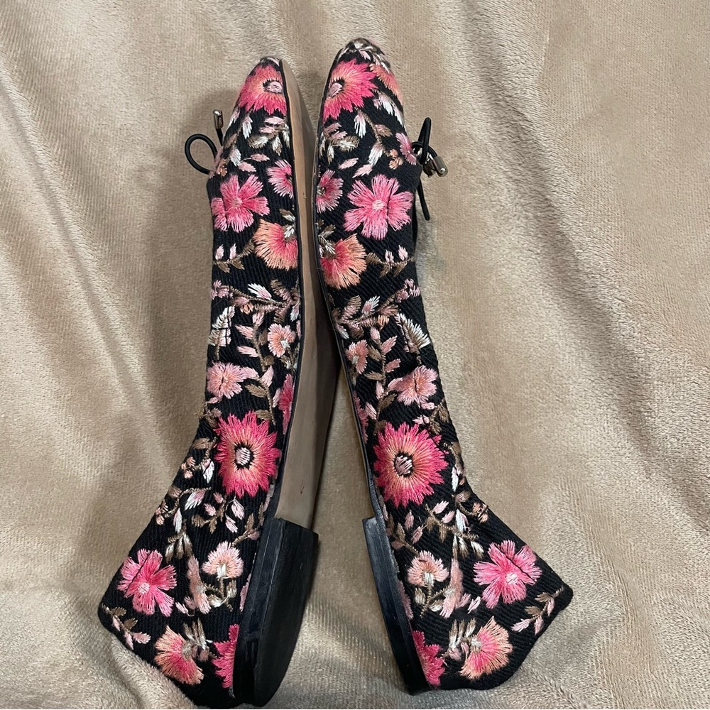 Sam Edelman Black Floral Embroidered Ballet Flats with Pink Flowers. - Picture 4 of 9